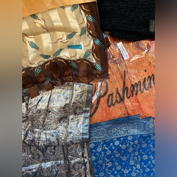 9️⃣🧣Lot of 9 Random Scarves-Varying Colors/Sizes/Brands/Materials/Conditions - Picture 5 of 17
